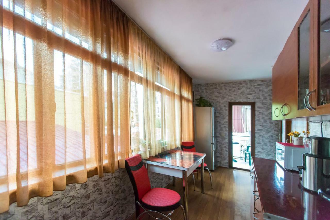 Квартира У Бульвара 1 Batumi Exterior foto